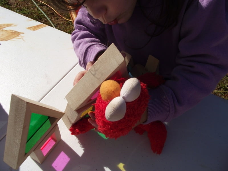 Simple toddler activity ideas to explore colour and texture through outdoor block play!