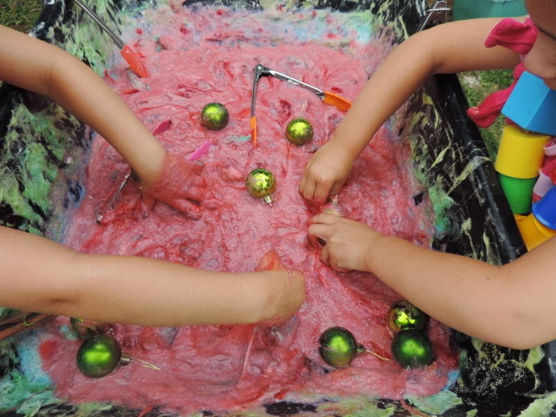 Fine motor and sensory fun with Chrsitmas slime and baubles - an easy activity to set up for babies, toddlers and preschoolers! Via Mummy Musings and Mayhem Fine motor and sensory fun with Christmas slime and baubles - an easy activity to set up for babies, toddlers and preschoolers! Make your own with this recipe!