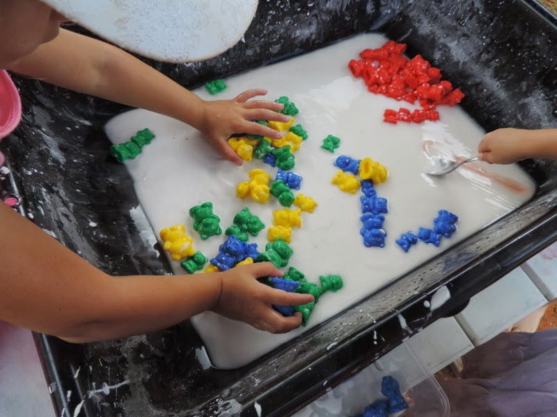 Going on a Goopy Bear Hunt..A fun sensory activity incorporating fine motor skills, cokour recognition, classification and counting. Mummy Musings and Mayhem