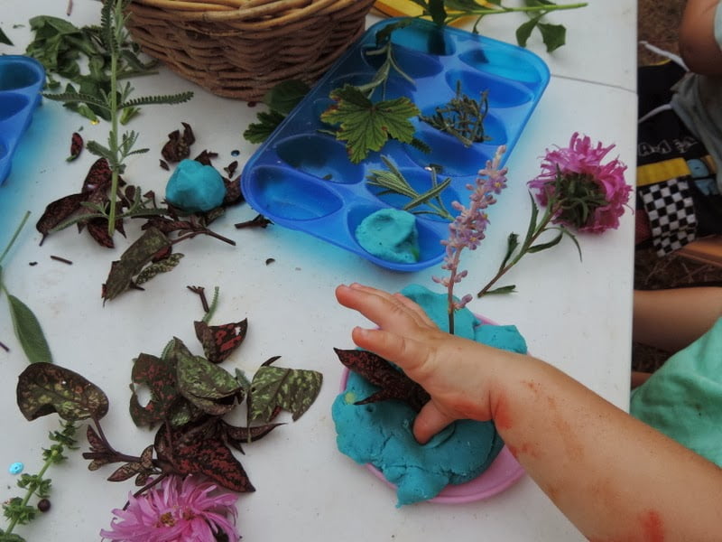 Sensory Fine Motor Florist Fun for all ages...includes links to EYLF. Mummy Musings and Mayhem
