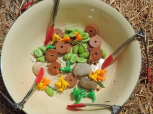 6 fun fine motor ideas with tongs for toddlers - see them all at mummy musings and mayhem!