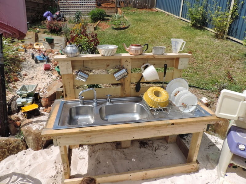 Building a pallet kitchen sink from recycled materials - Find out how at Mummy Musings and Mayhem