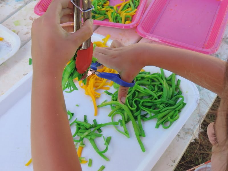 The importance of sensory play and why you should include it in your child's play activities everyday. Mummy Musings and Mayhem