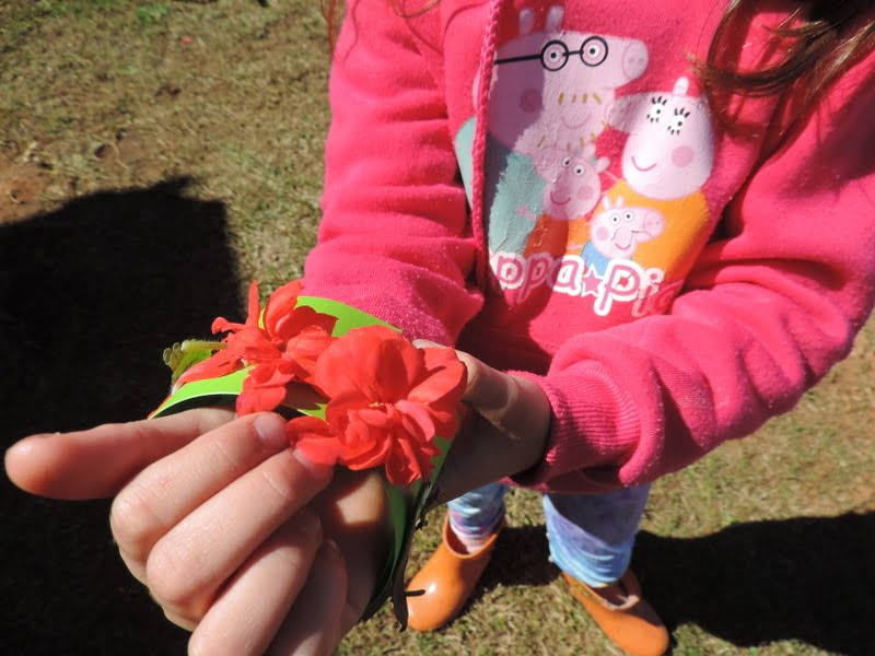 Crowns from Nature - an easy sensory activity that is also mess free! A wonderful way to incorporate natural materials into play and learning! See more at Mummy Musings and Mayhem.