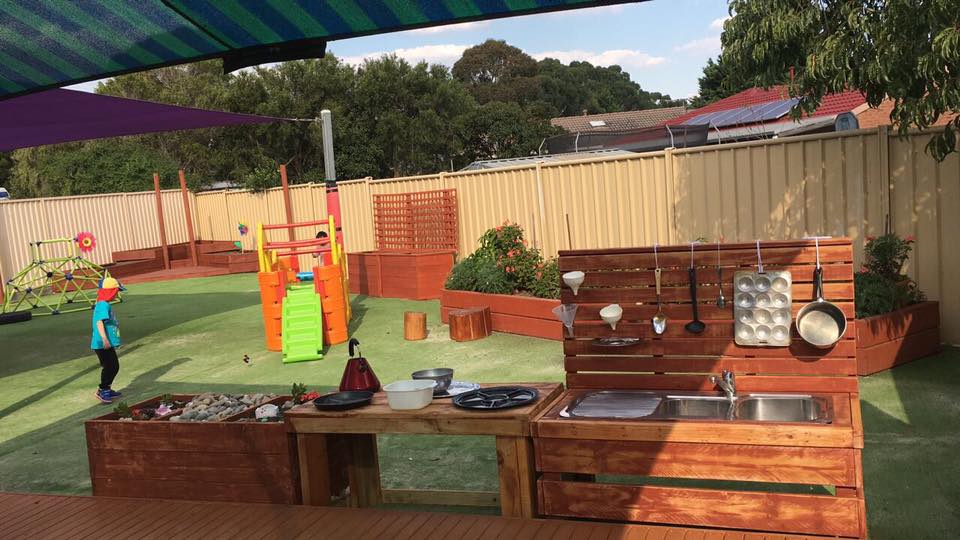 A huge collection of ideas for creative outdoor play areas shared by early years educators. Try them in the backyard or daycare spaces!