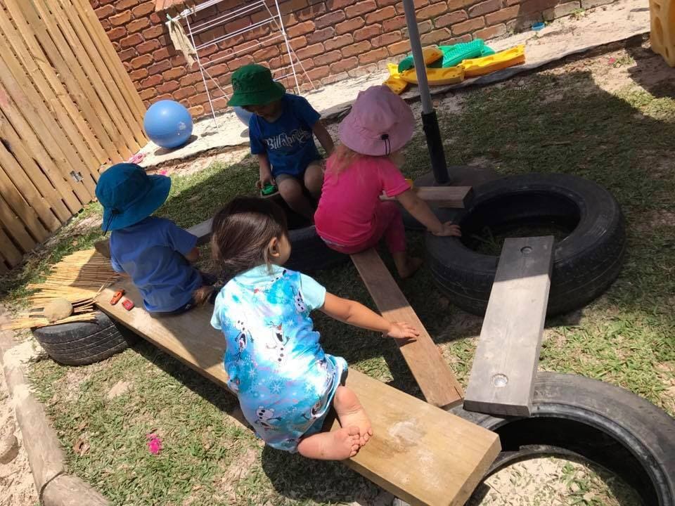 A huge collection of ideas for creative outdoor play areas shared by early years educators. Try them in the backyard or daycare spaces!