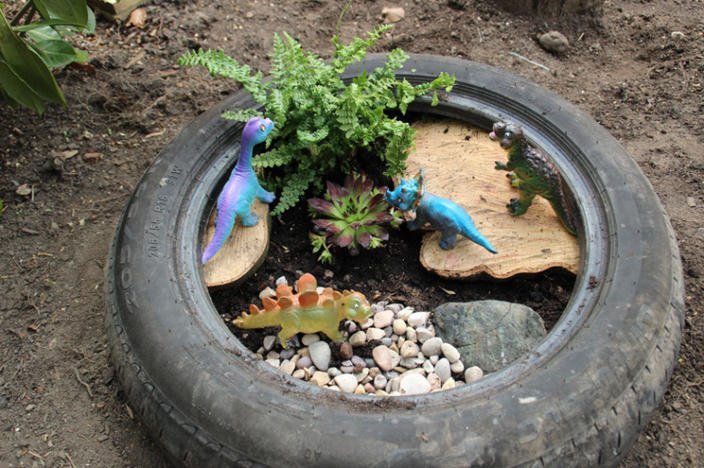 A huge collection of ideas and inspiration for reusing tyres in outdoor play creatively & safely. Save money on outdoor play equipment by upcycling! Project & safety tips included for early childhood educators and teachers.