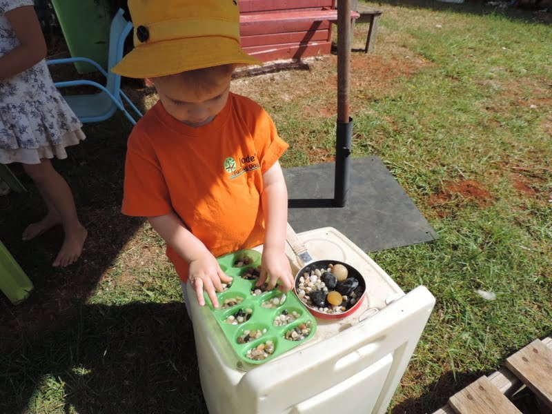 If you are stuck for imaginary play ideas browse this huge list of prop box suggestions to help you invite & setup dramatic play opportunities for children! A fantastic resource for early childhood educators, teachers and homeschool.
