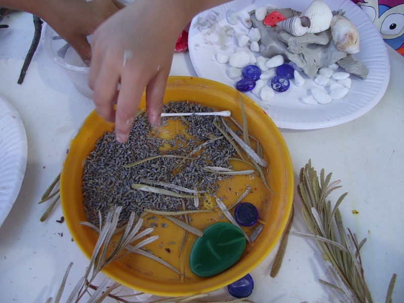 If you want to add more opportunities for nature play to your early learning environments, start with these simple ideas from educators!Parents, early childhood educators and teachers can browse through this huge collection of photo inspiration to encourage playful learning in early childhood environments. #teacherresources #natureplayideas #natureplayactivities #natureplayindoors  #preschool #natureplaybackyard #natureplaytoddlers