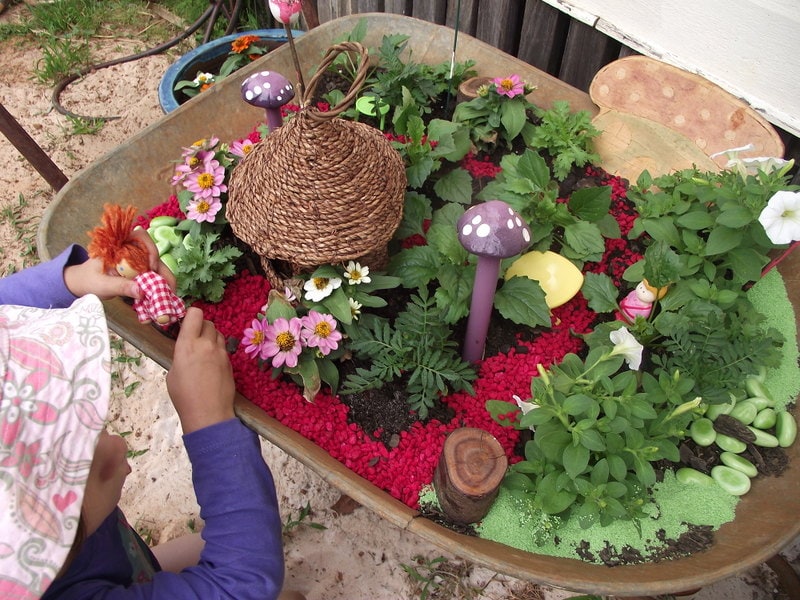 If you want to add more opportunities for nature play to your early learning environments, start with these simple ideas from educators!Parents, early childhood educators and teachers can browse through this huge collection of photo inspiration to encourage playful learning in early childhood environments. #teacherresources #natureplayideas #natureplayactivities #natureplayindoors  #preschool #natureplaybackyard #natureplaytoddlers