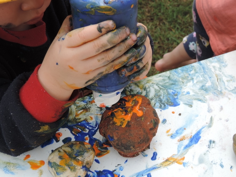 If you want to add more opportunities for nature play to your early learning environments, start with these simple ideas from educators!Parents, early childhood educators and teachers can browse through this huge collection of photo inspiration to encourage playful learning in early childhood environments. #teacherresources #natureplayideas #natureplayactivities #natureplayindoors #preschool #natureplaybackyard #natureplaytoddlers