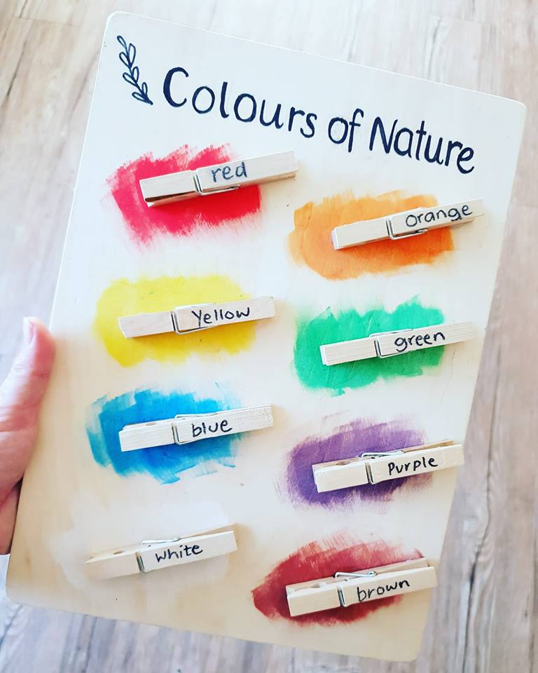 nature colour hunt Setup up these simple activity ideas for toddlers and help them learn through play - no hours of prep or expensive materials required! Ideas for early childhood educators, teachers, nursery and homeschool families!