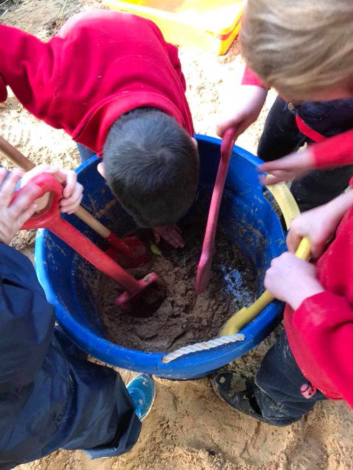 Add interest to the children's outdoor play areas with this inspiring educator compilation of simple mud kitchen and digging play spaces for children by The Empowered Educator.