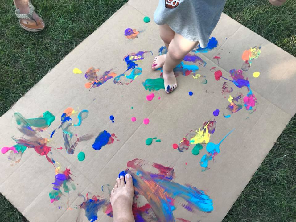 10 simple ways for children to play with boxes. Inspiration from early educators!