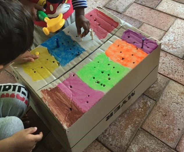 10 simple ways for children to play with boxes. Inspiration from early educators!