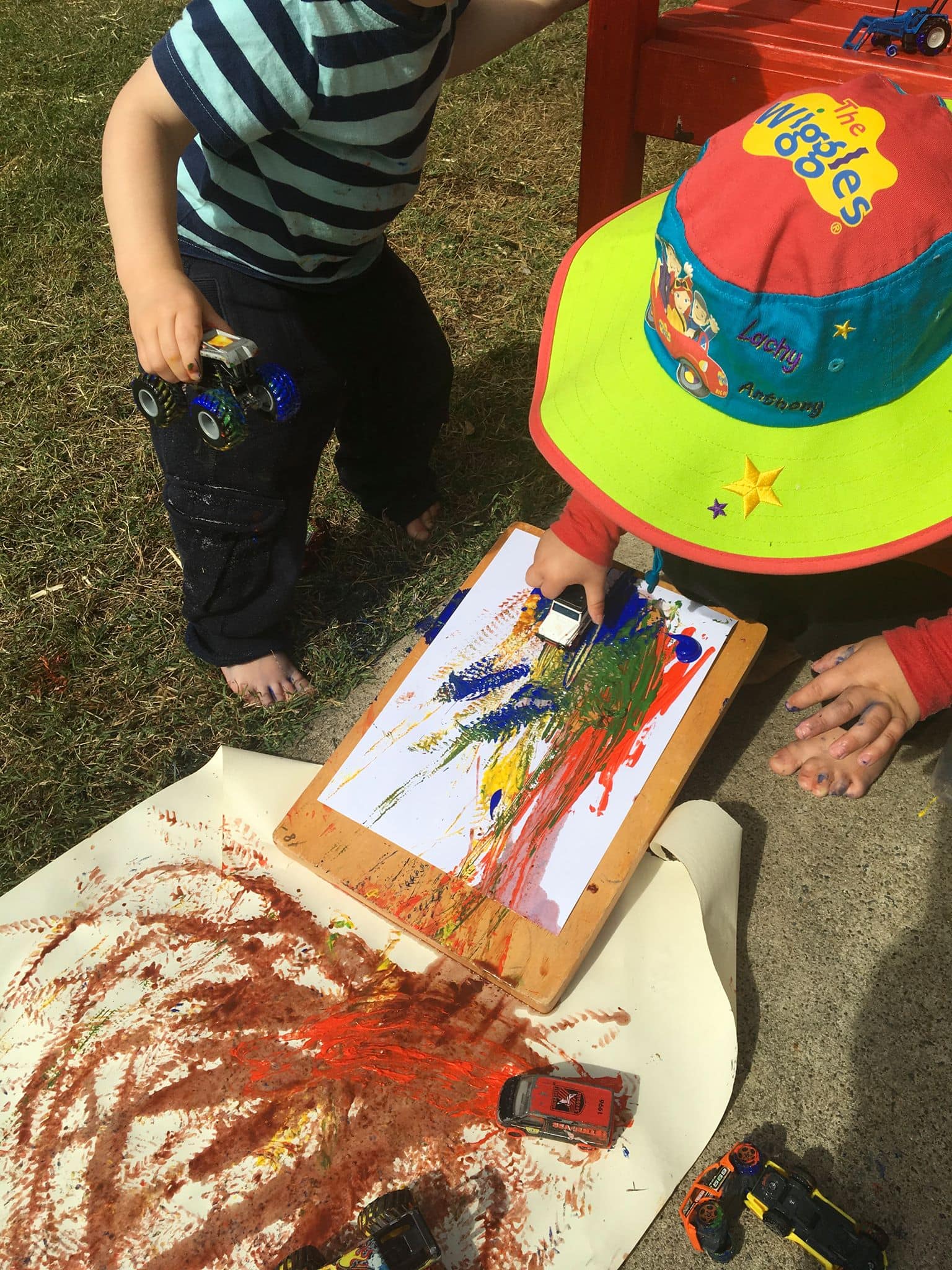 Children love to express their creativity with simple painting activities.  Ignite interest & exploration with these easy ideas & recipes!