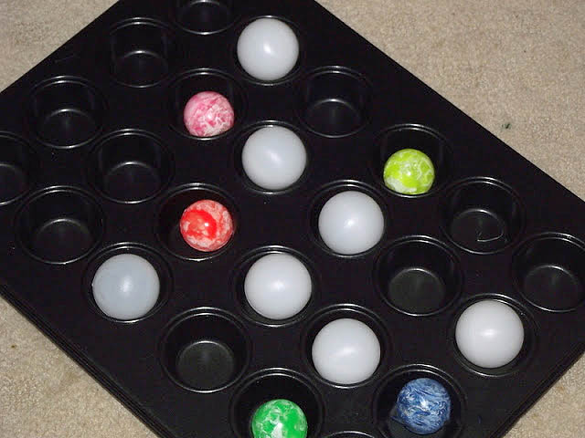 easy play ideas with muffin tins
