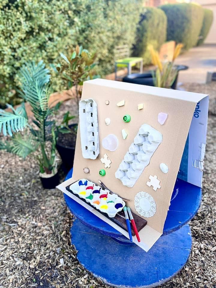 Painting easel out of upcycled materials