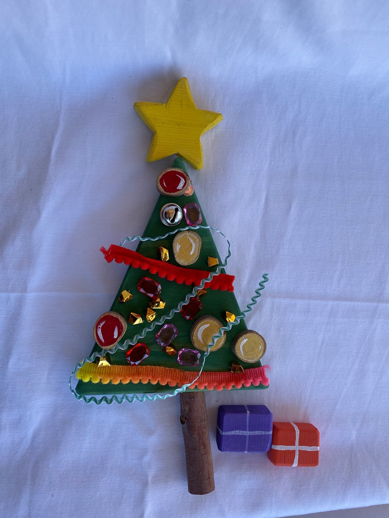 loose parts christmas tree Kimberley Hentschke loose parts christmas tree Kimberley Hentschke